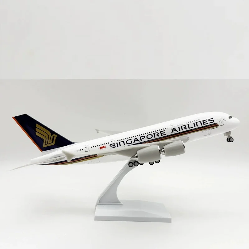 لعبة طائرات 30 سنتيمتر A380 سنغافورة نماذج طائرة 1/240 الراتنج مقياس نموذج طائرة a380 تحصيل الطائرات مع عجلات الديكور #2