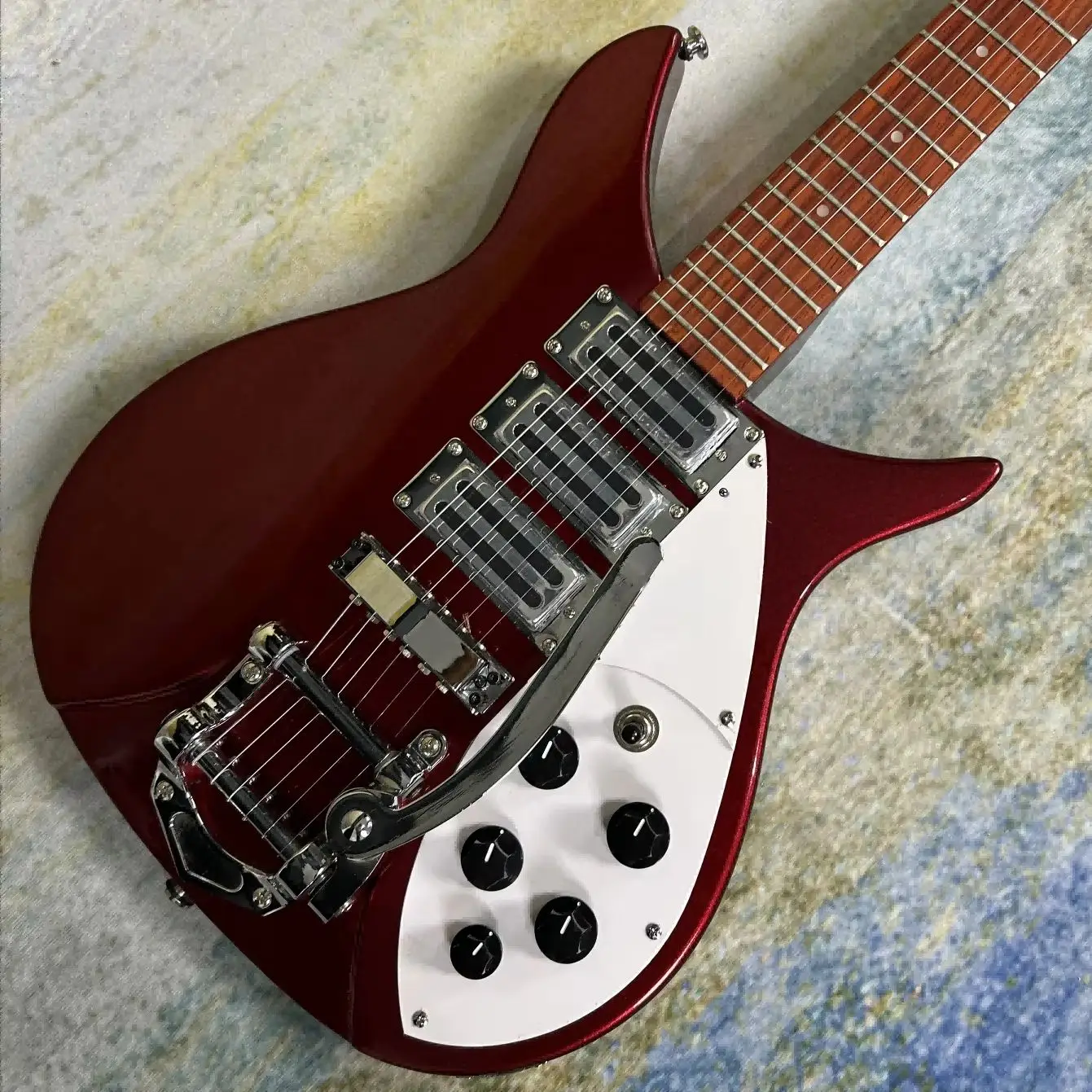 

Rickenback 325 Model Electric Guitars 527 mm Scale Length Metallic Red Color