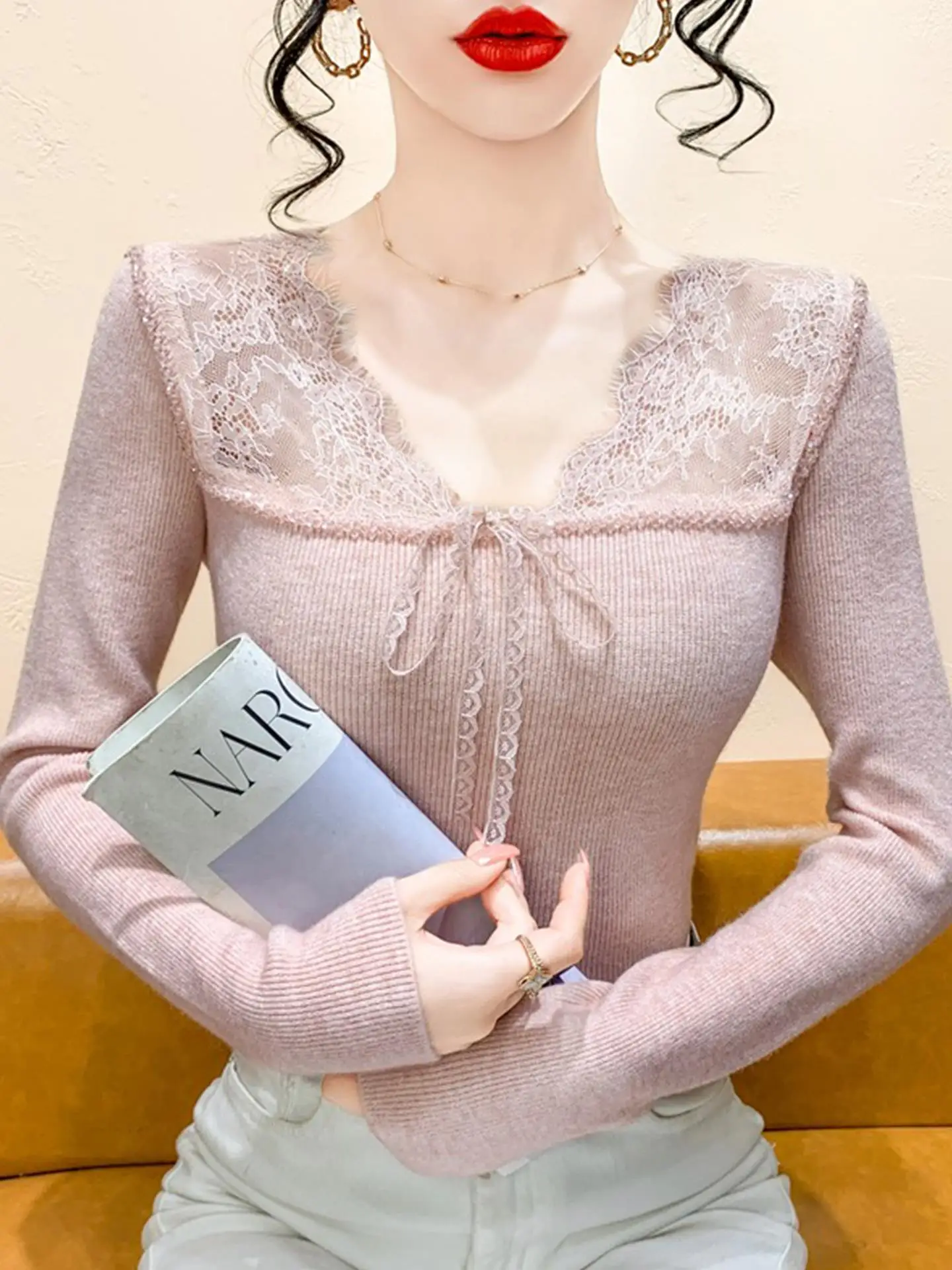 

Женский кружевной вязаный свитер с v-образным вырезом и поясом, облегающий крой, осень-зима, новый корейский вариант, мягкий французский длинный свитер...