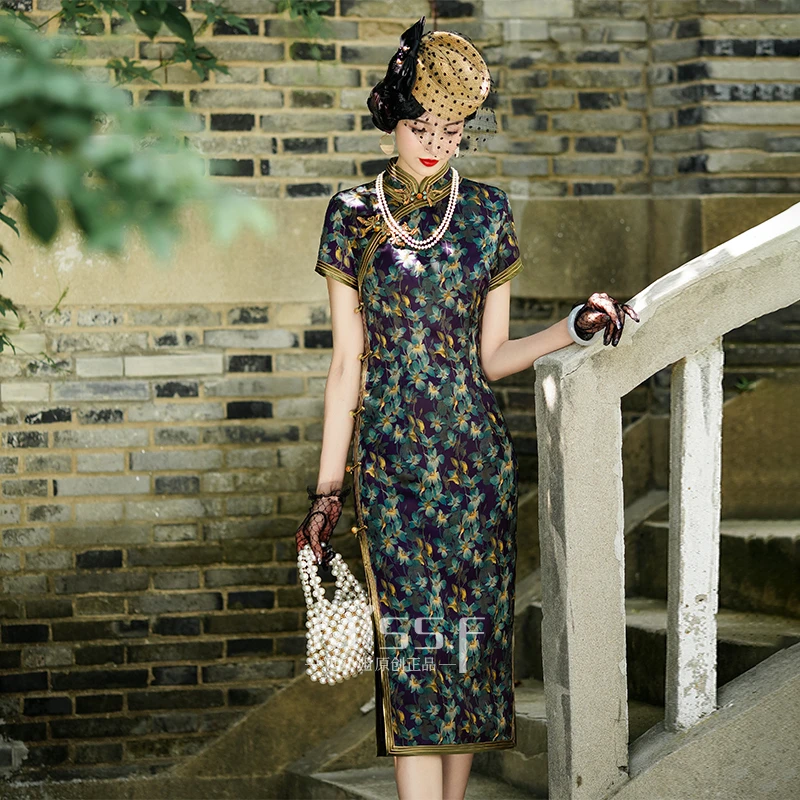 

In 2022, the new beautiful broken flower cheongsam is a young style for women in summer. It is a high-end party cheongsam