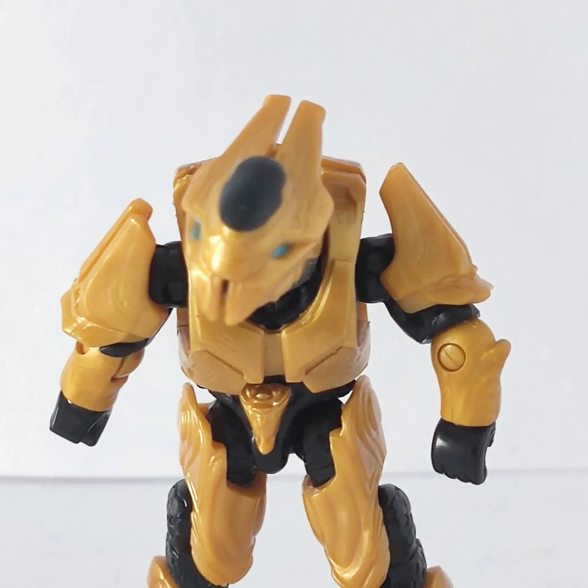 Mega Construx Alien Elite Golden Armor Loose Mini Action Figure Toy