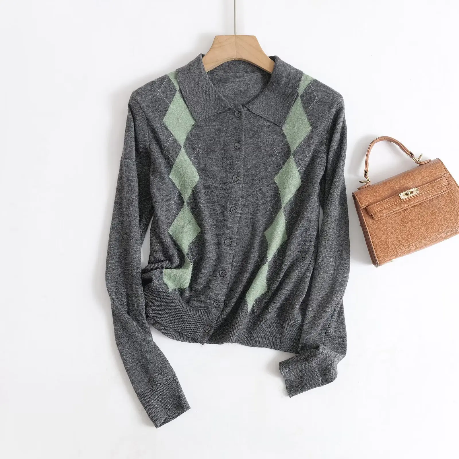 

Ethereal MD 2026 YAZHIMEI spring new style of Women's Retro diamond-patterned soft Polo neck knitted cardigan