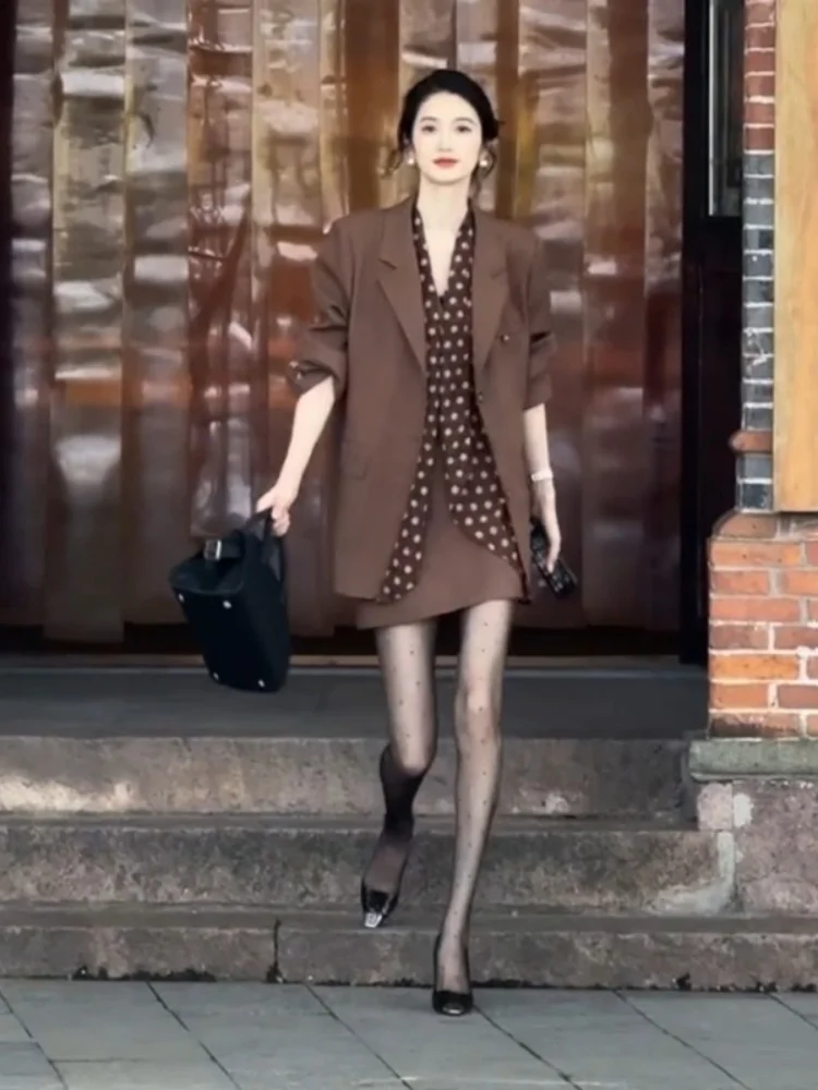 

Корейский женский модный костюм Sle Moneyed, красивая юбка f-длины, уникальная зимняя верхняя одежда, куртка и жилет, ансамбль