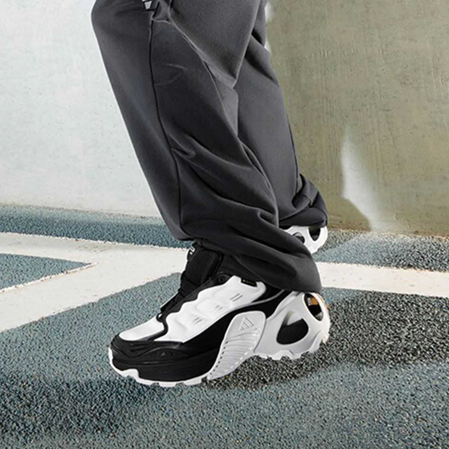 

Adidas оригинальные осенние новые мужские и женские кроссовки на толстой подошве IH0492