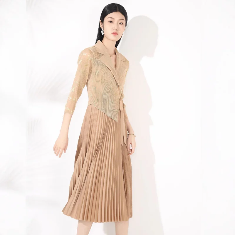 Miyake moda trendy primavera elegante retrò abito dimagrante e dimagrante colletto stampato a caldo abito a pieghe con ciondolo grande [ 20252081