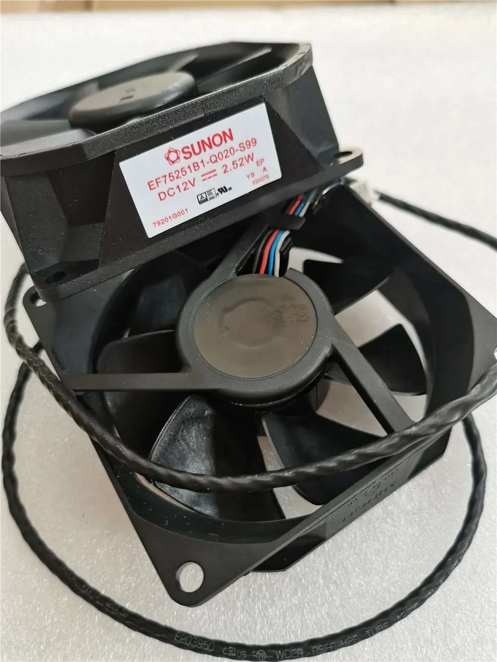 

FAN FOR SUNON MF75251VX-1Q010-S99 7D901G001 3.26W EF75251B1-Q020-S99 12V 2.52W 7525 75X75X25MM Projector case axial cooling fan