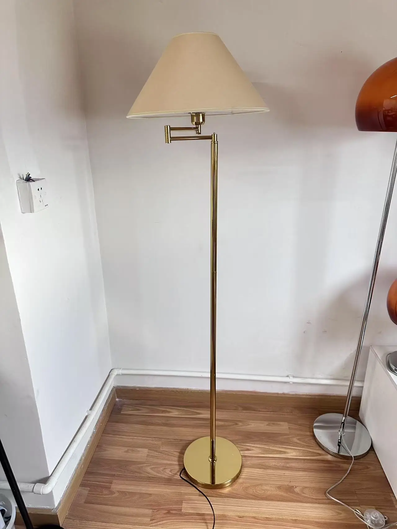 Metal Lampshade Gold Light Emitting Diode Bedroom Floor Lamp