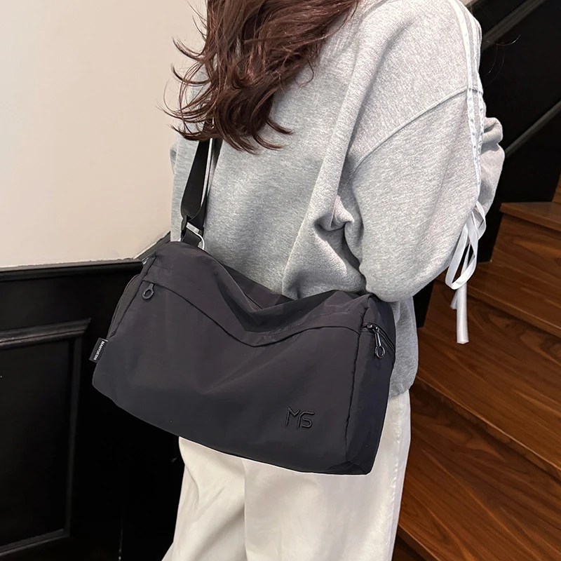 

Fashionable Unique Minimalist Crossbody Bag For Women Trendy Solid Color Leather Large Capacity Commuter Design