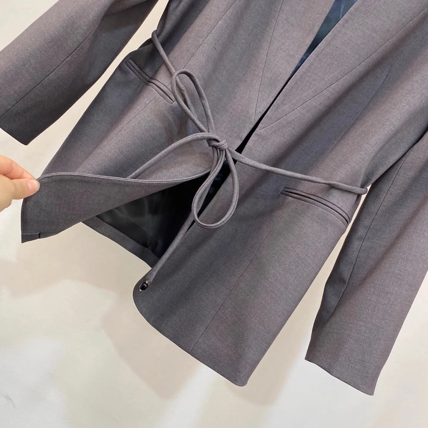 Cappotti blazer nuovi di alta qualità 2025 Autunno Inverno Miscela di lana Donna Colletto dentellato Cintura con cordino Deco Cappotti di lana grigia a maniche lunghe