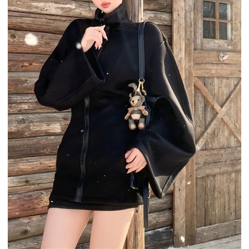 Vintage Black Turtleneck Long-sleeved Dress for Women Trendy Short Dress Waist-cinching, Figure-flattering Hip-hugging Design