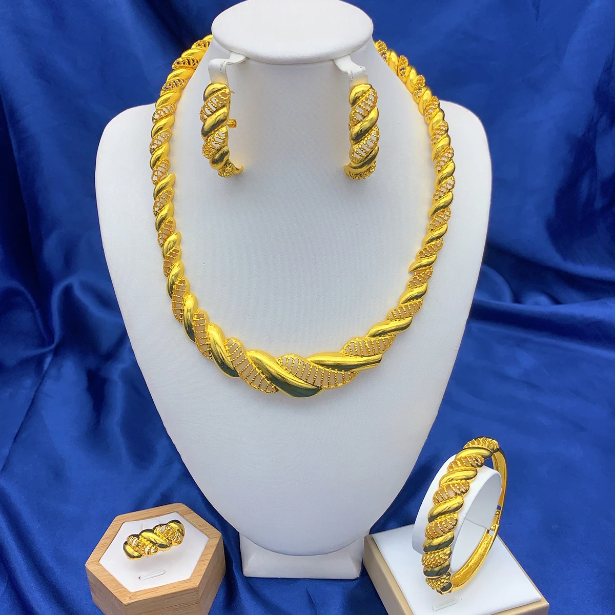 Luxus Nigerianischen Braut Halskette Und Ohrringe Schmuck Sets Für Frauen Dubai 24k Gold Farbe Runde Anhänger Set Hochzeit Party geschenke