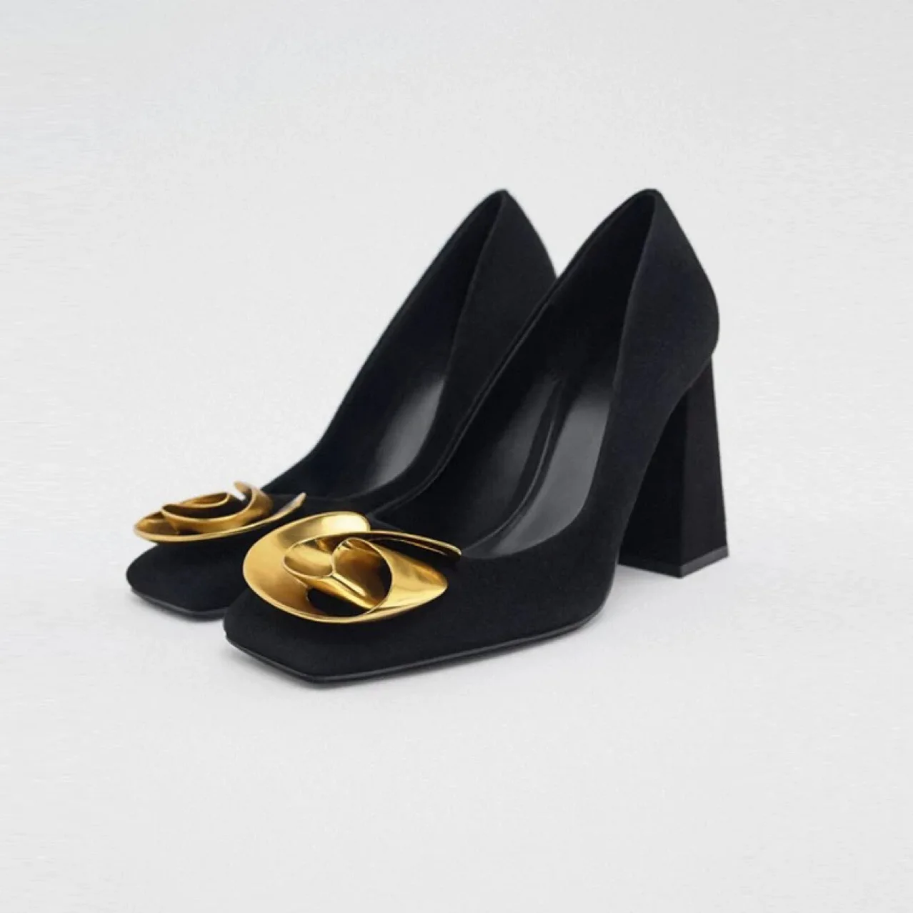 

Bloomsteps2025 Autumn Black Metal Flower Decor Sheepskin Suede High Heel Single Shoes SquareToe Chunky Heel Casual Women's Super