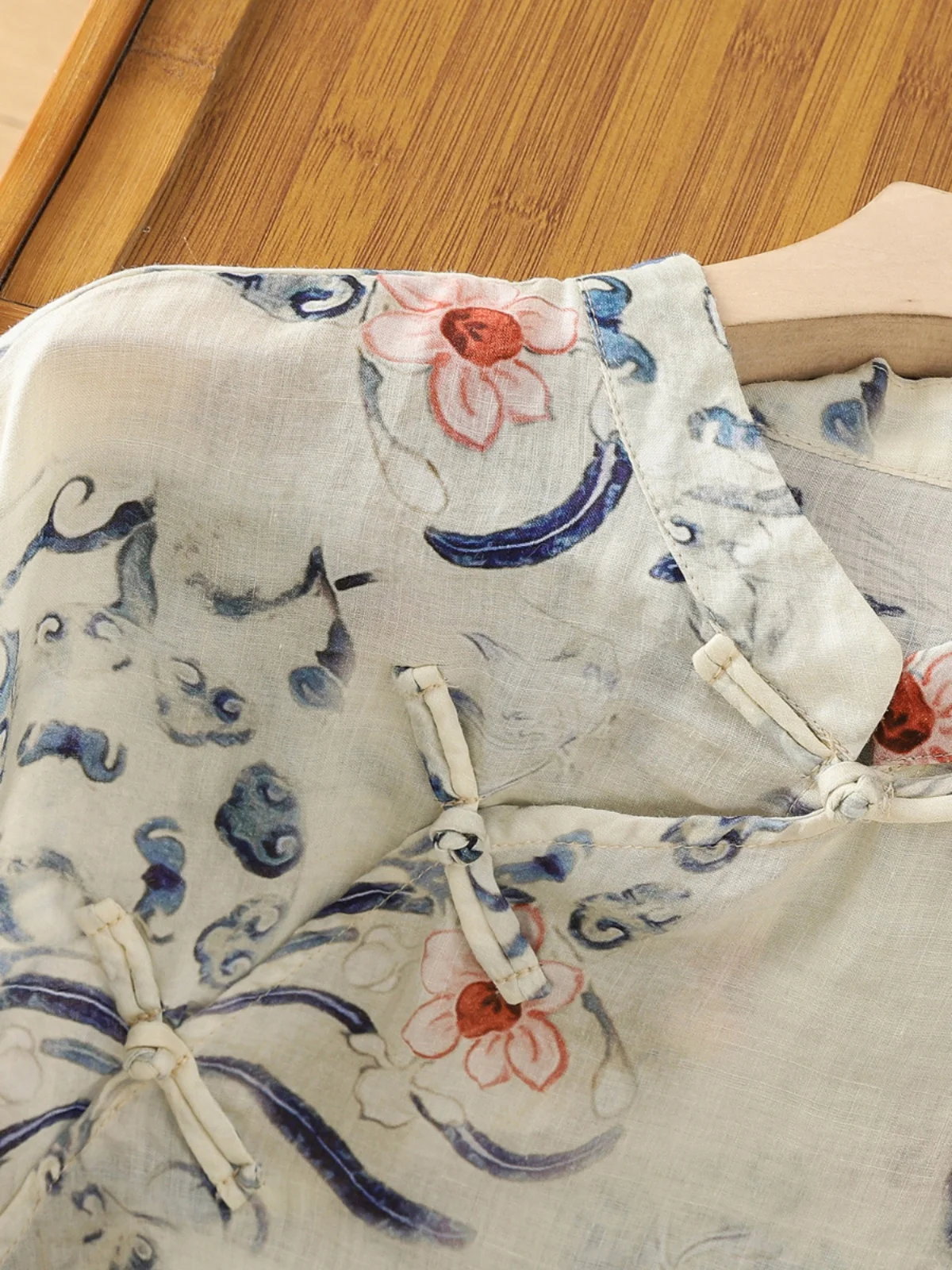 

Chinese Sle Cotton Linen ort Sve Stand Collar Women's irt Summer 2025 New Retro Button Floral Print Loose Fit Top