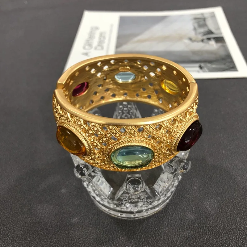 

Carved Hollow Out Bangles for Women Palace Style Vintage Fashion Bracelets Jewelry Elegant Hyperbole Pulseras Mujer