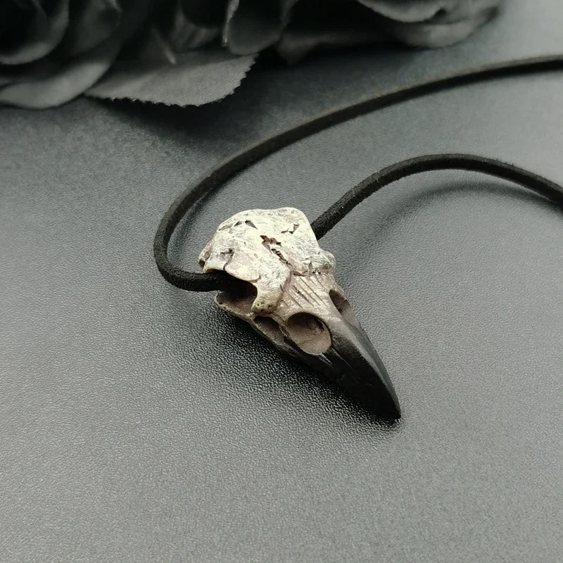 Small size  3D Crow Skull Men\'s Skull Necklace Pendant Magpie Gothic Halloween Gift Bird Skull Necklace Punk Hip Hop Jewelry