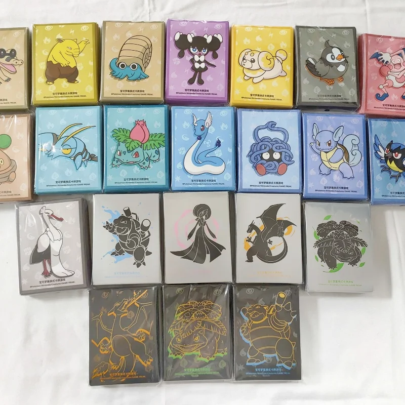 Quente 64 pçs/set pokemon ptcg cartão de negociação manga tema partida pikachu lvysaur shanaido mewtwo cartão proteção capa presente brinquedos