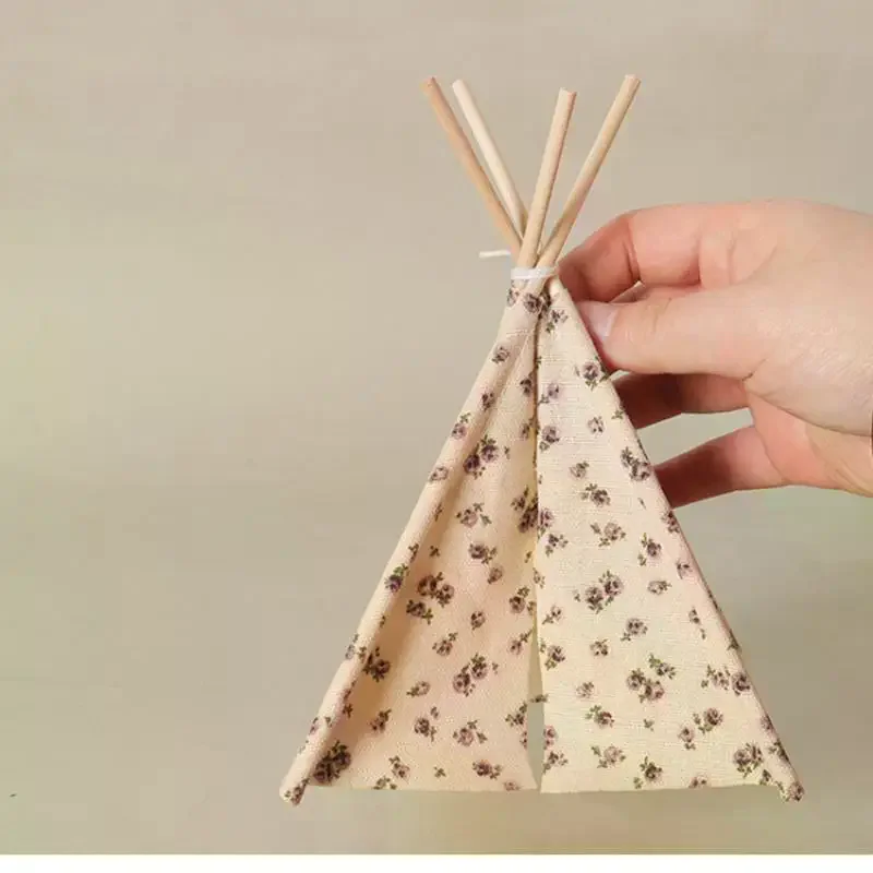 1 Set 1/12 Doll House Outdoor Cooking Barbecue Scene Decor Miniature Camping Tent Bonfire Model With Flower/Wave Point Pattern
