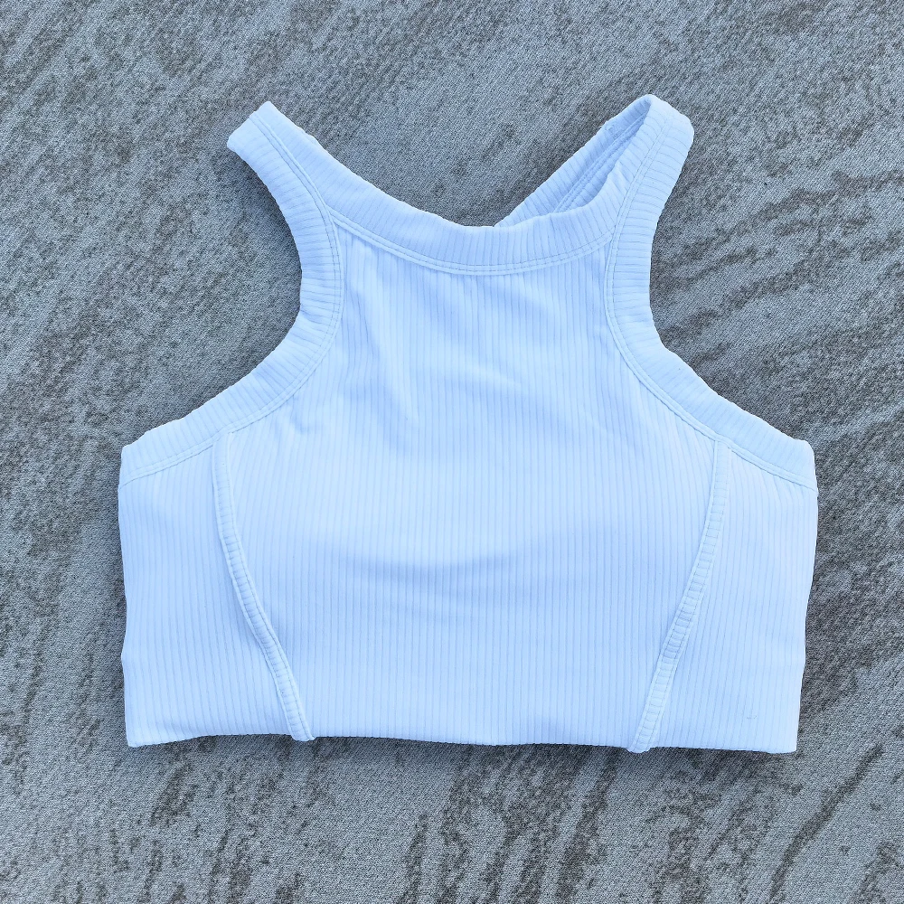 Рисунок 3 - Спортивный бюстгальтер в рубчик для женщин