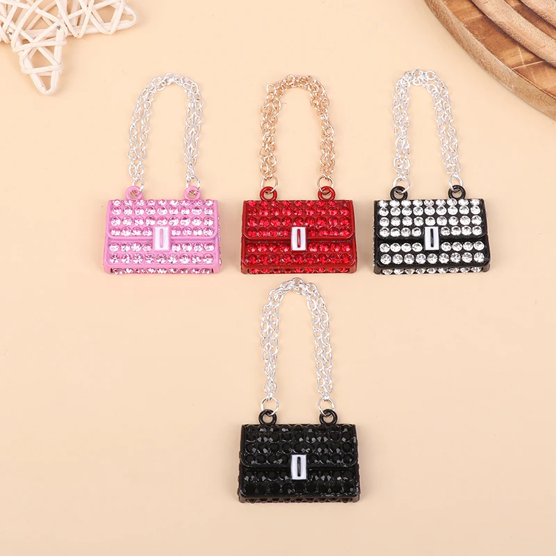 Bolsa de cadena de Metal con diamantes para casa de muñecas, bolso de compras en miniatura a la moda, bolsa de muñeca para accesorios de ropa, 1 ud.