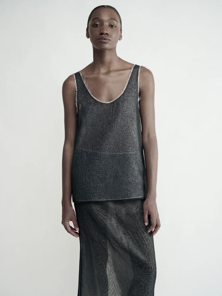 

Элегантный топ с открытыми плечами и юбка из тонкой сетки с разрезом и цветовыми блоками, модный комплект для женщин, осень 2025