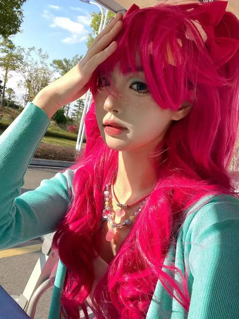 باروكة كوسبلاي وردية اللون على شكل ذيل حصان مصنوعة من ألياف صناعية مقاومة للحرارة مثالية لكوسبلاي فتاة المهر