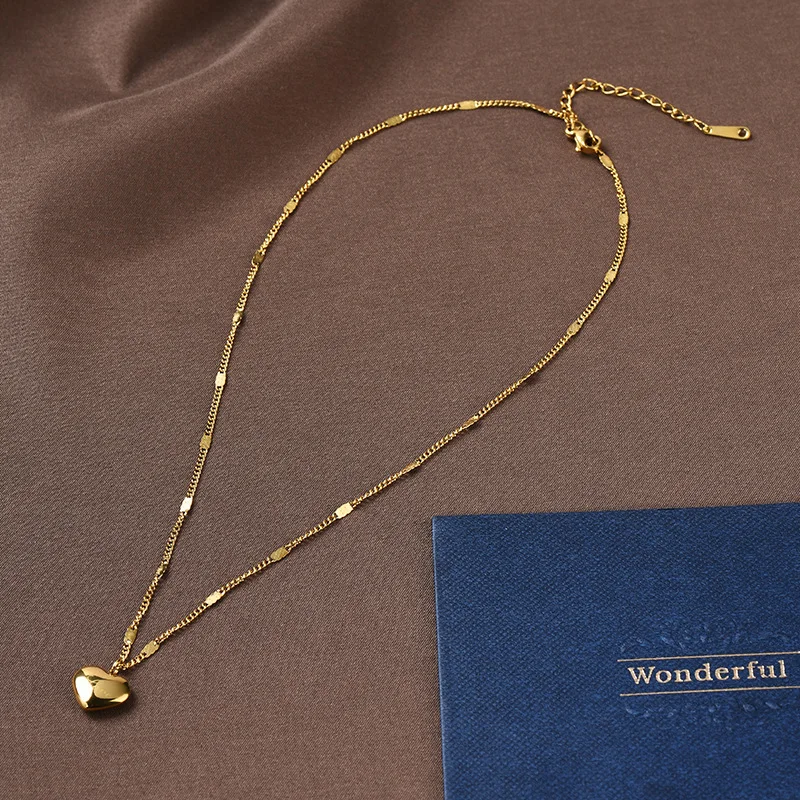 

The heart-shaped letter "love" collarbone chain stainless steel 520 necklace creates a retro charm for women