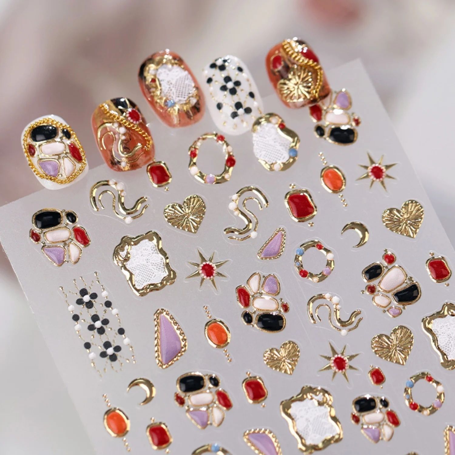 Barocke Luxus 5D Nagelkunst-Aufkleber Retro Unregelmäßiger Metallrahmen Farbige Strass-Herzen Sonne Mond Edelstein Selbstklebende Abziehbilder für Maniküre