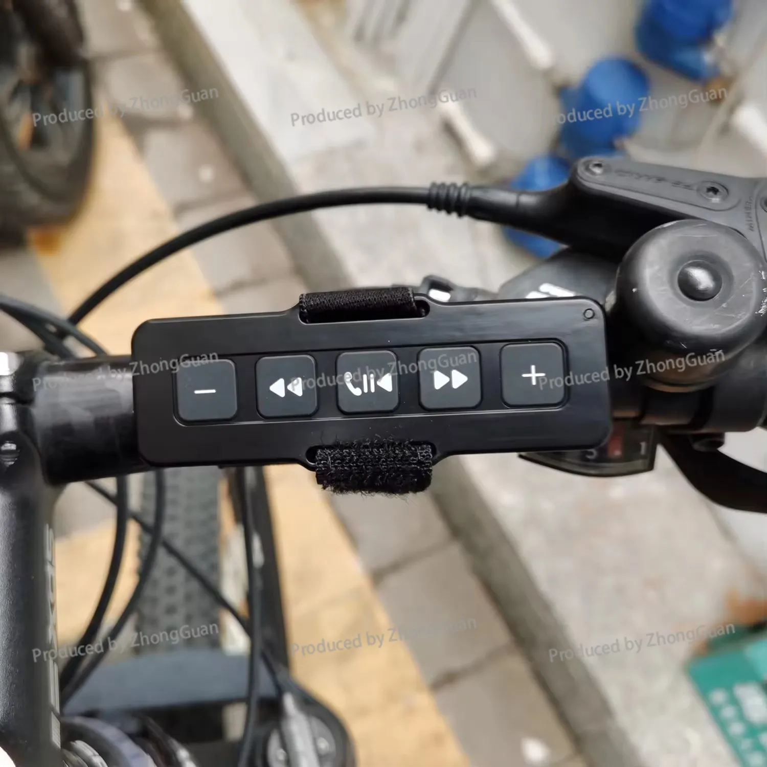 Car Bluetooth Remote Control Controller Motorcycle Bicycle Riding Control Remote Control, Answer and Hang Up The Phone IP