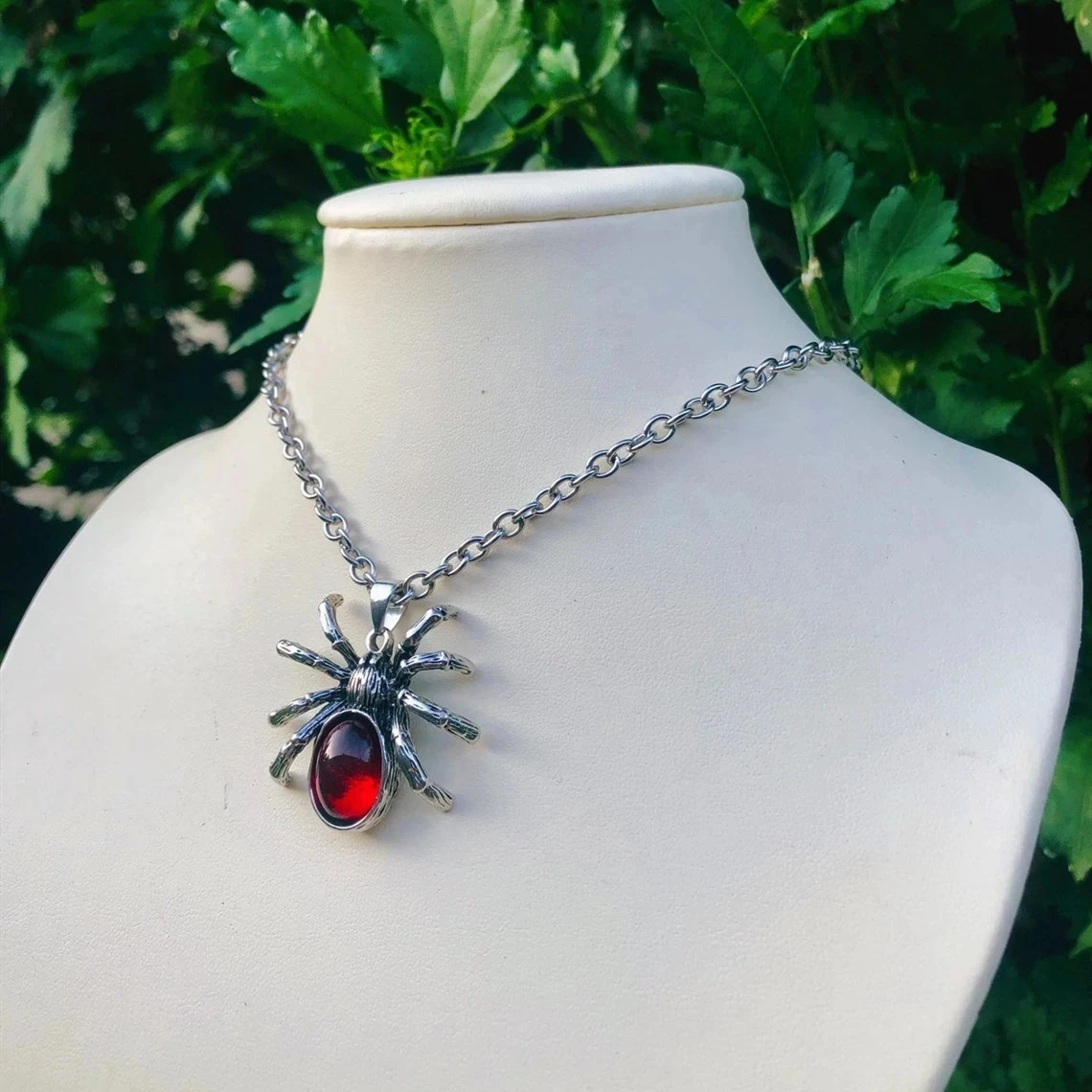 Gothic Vampire Spider Charm Necklace For Men Women Pagan Witch Jewelry Accessories Black Blood Red Spider Pendant Necklace Trend