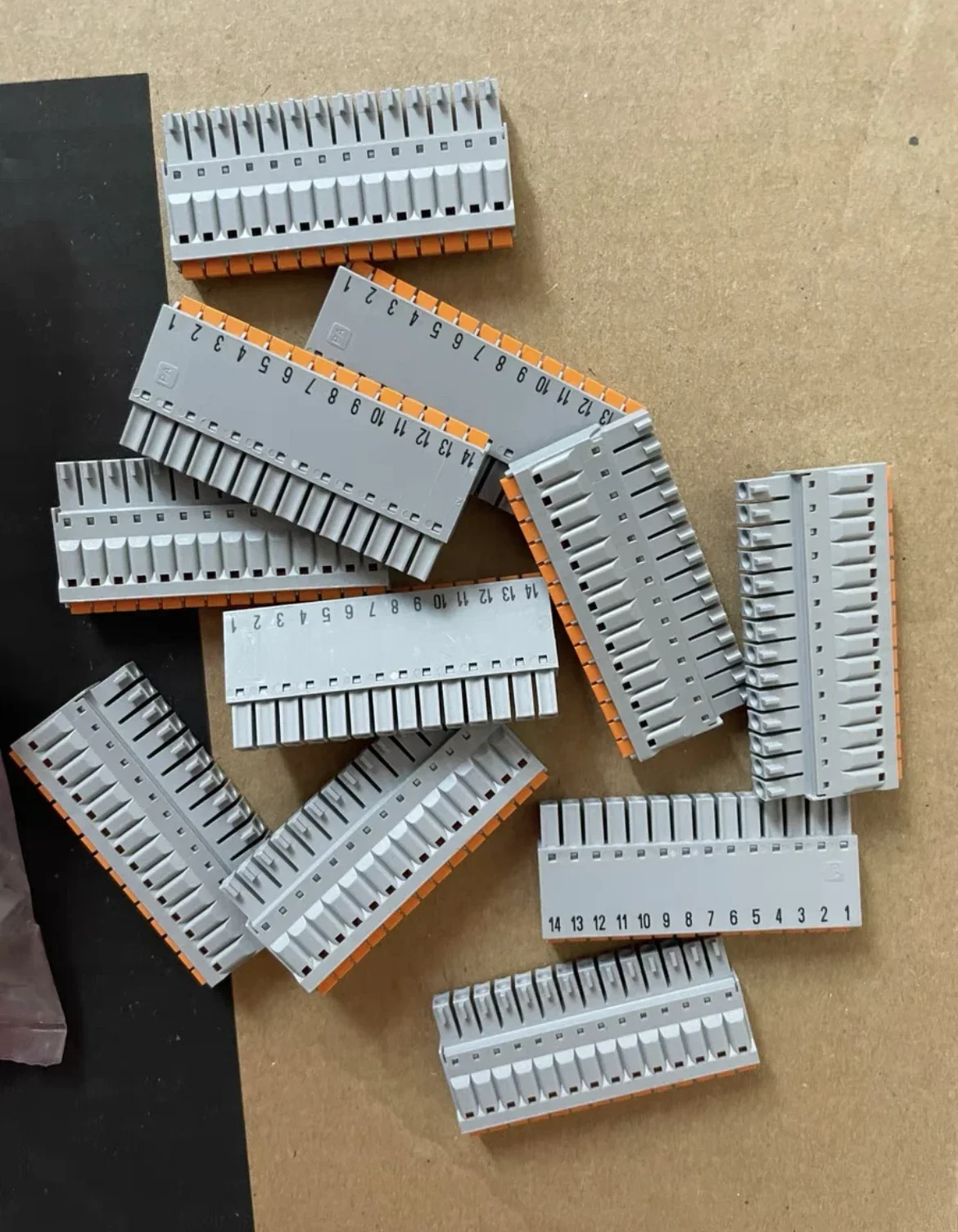 6SL3064-2AB01-0AA0 Brand new SINAMICS/SINUMERIK/SIMOTION spare terminal block for CU320-2, NCU 7X0.3, D4X 5;14 poles, X122 or X1