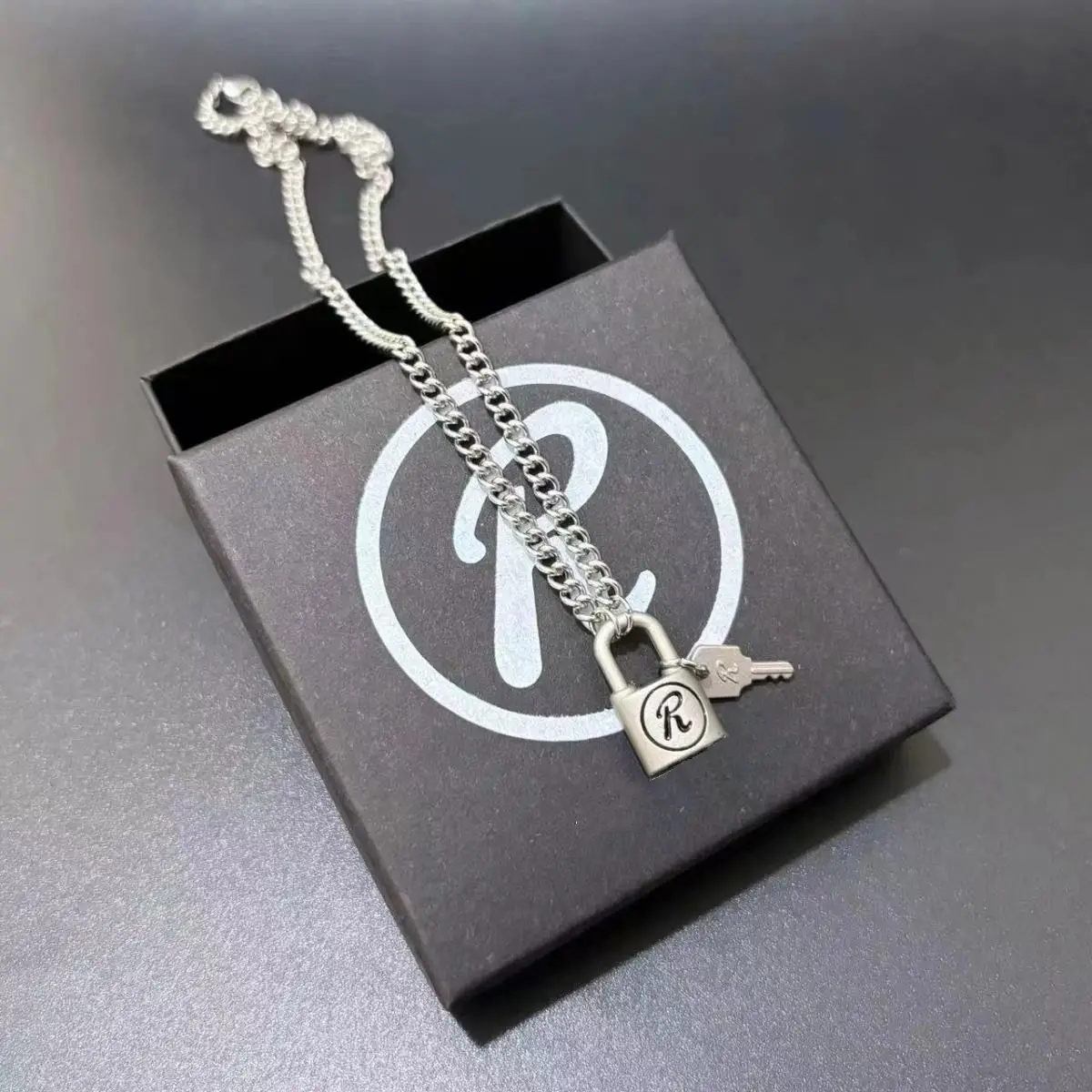 New NANA Necklace Oosaki Nana Honjo Ren Key R Lock Unisex Punk Pendant Cosplay Vintage Matte Choker Jewelry Accessories