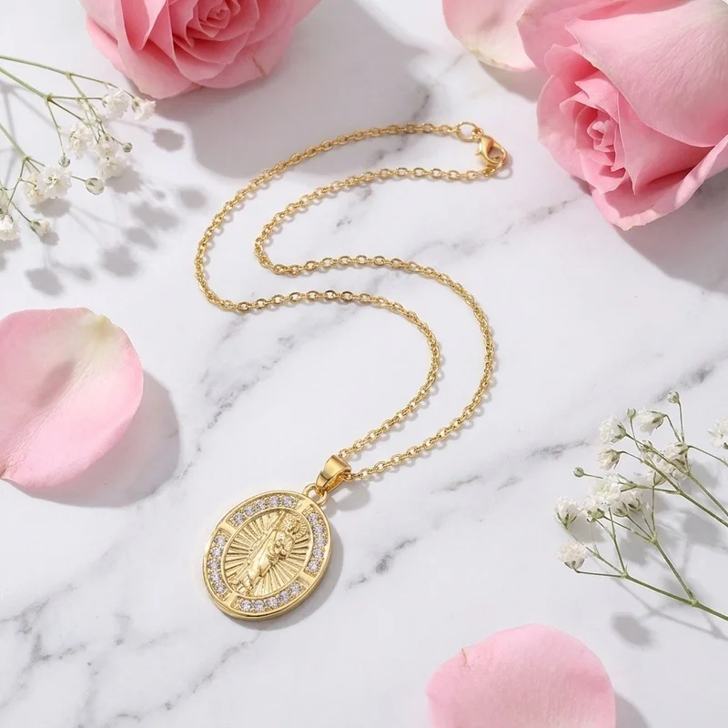 Western Vintage Oval Portrait Necklace, Light Luxury Statement Collarbone Chain for Women and Gifting