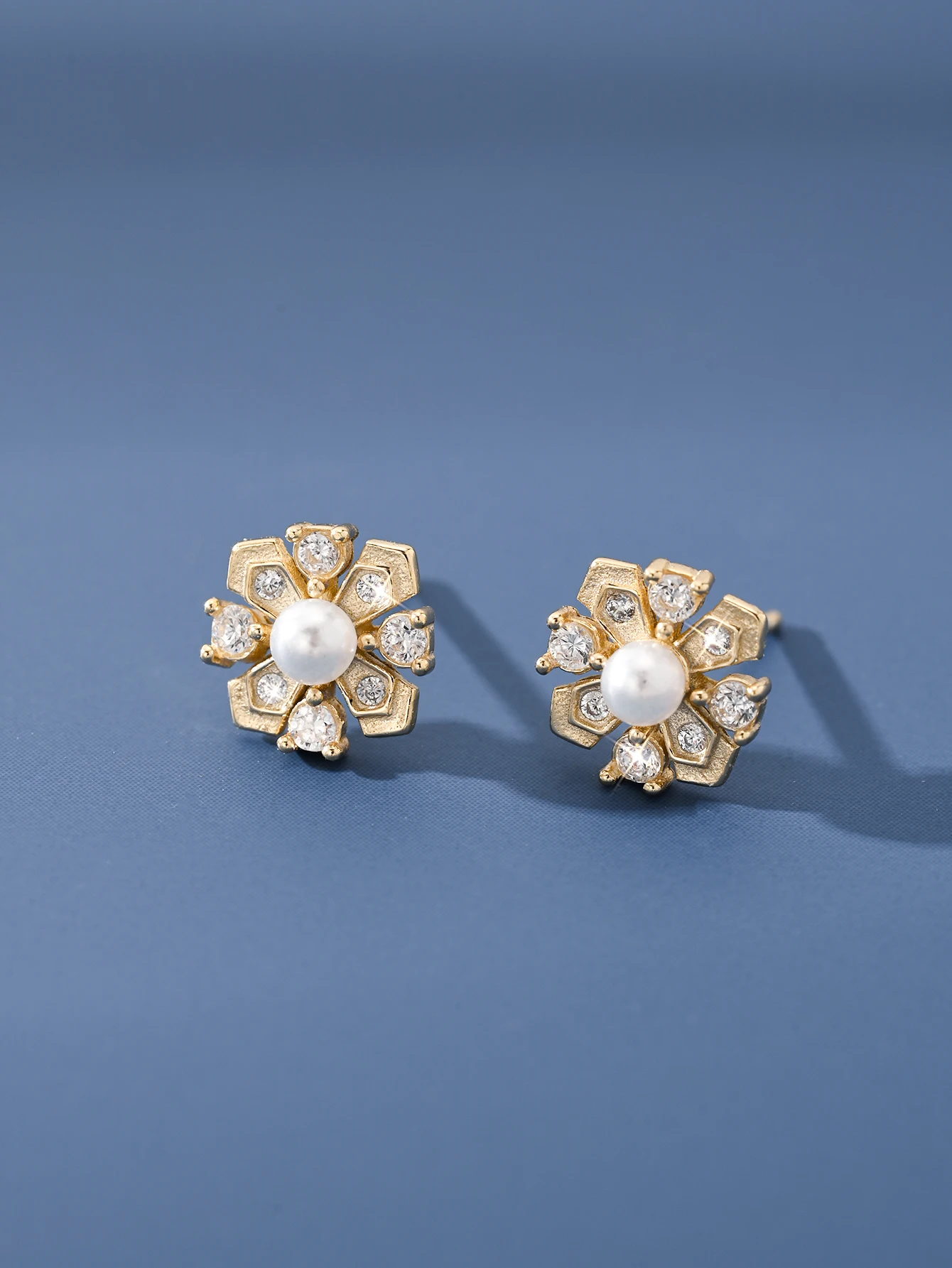 925 Sterling Silver Rebirth Flower Pendant - Unique Inlaid Broken Zircon Design, Luxurious Noble Style, Ideal Gift For Holidays