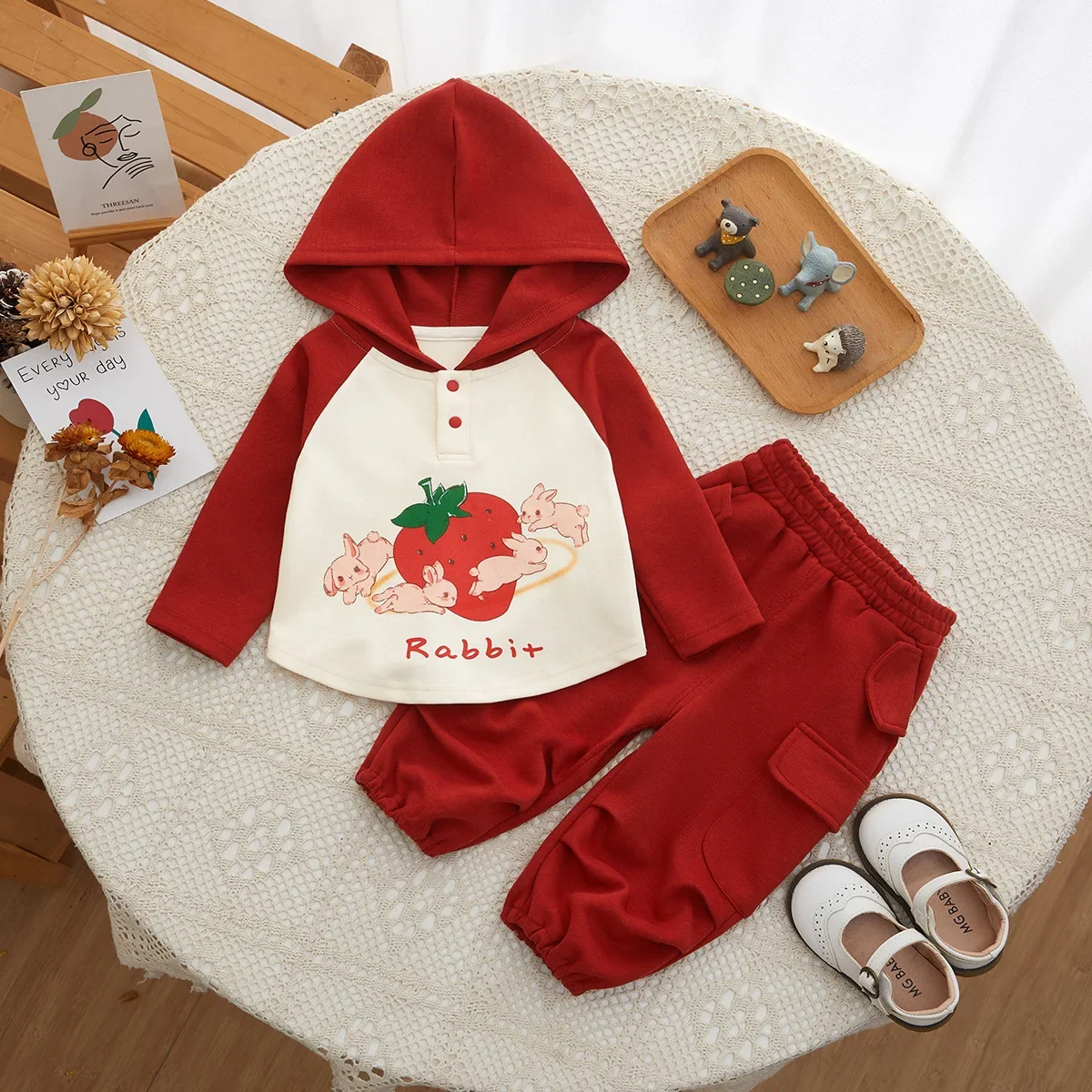 

Children's clothing autumn girls strawberry sets 1-4 years old hooded sweatershirt and pant two-piece set