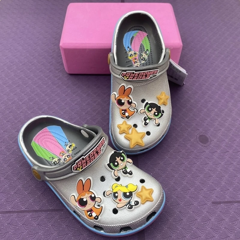 

The Powerpuff Girls Season 2025 summer new hole shoes non-slip soft-soled beach shoes dirt-resistant lightweight casual sandals