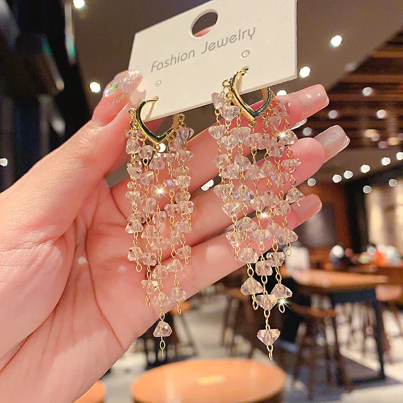 العصرية Y2K الأبيض حجر الراين شرابة استرخى أقراط هوب للنساء الكورية ضوء الفاخرة القرط مأدبة مجوهرات الحفلات هدايا