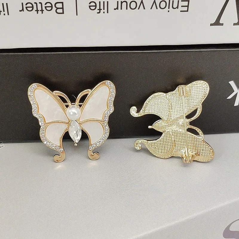 

Высококачественная и нишевая корейская брошь-бабочка с ощущением изысканности и персонализации в качестве аксессуара-броши.