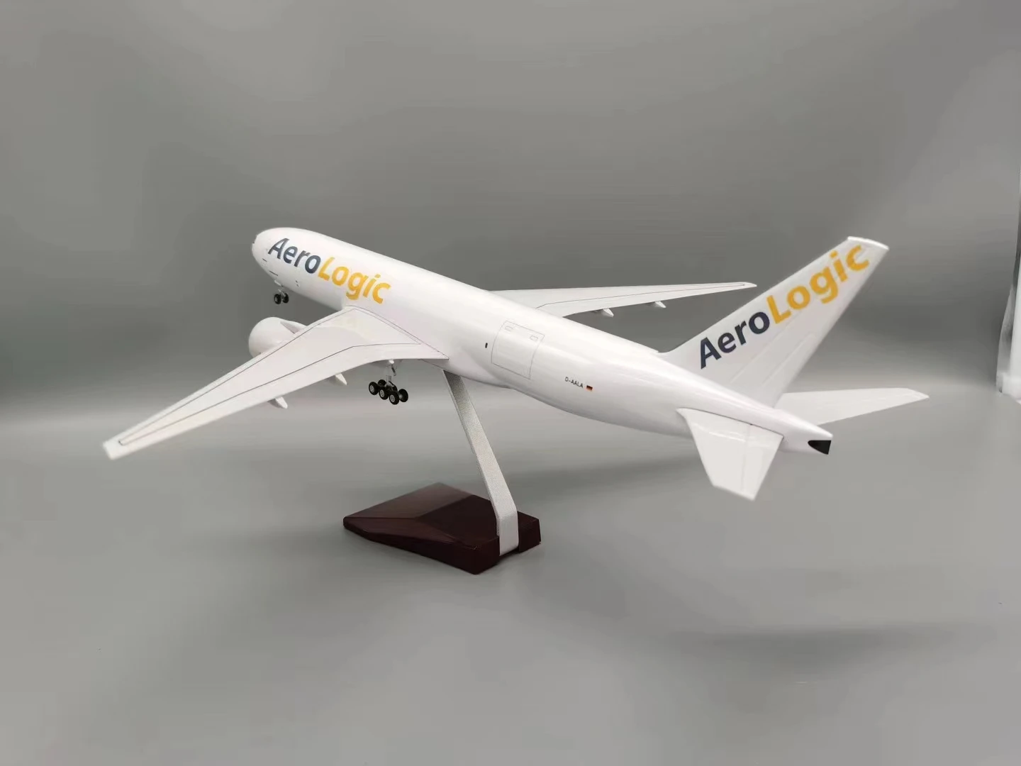 Modello di aereo di grandi dimensioni in scala 1:157 da 47 cm B777-200 Aerei giocattolo da carico aerologico Aereo pressofuso con luci a LED Modello giocattolo educativo