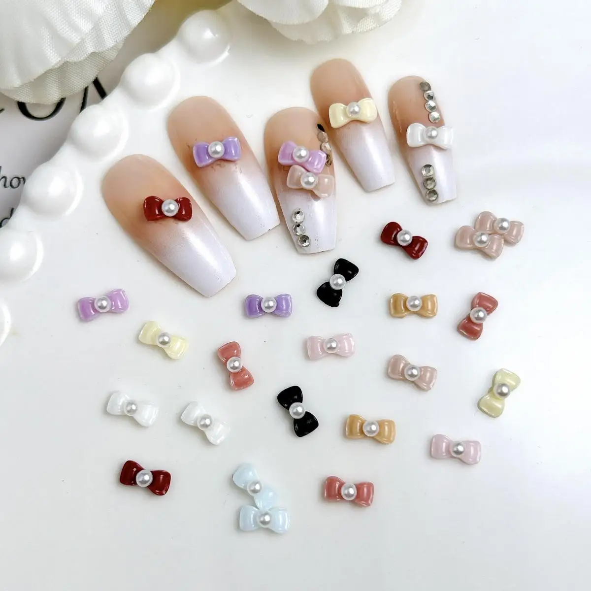 30 STKS Nieuwe Creatieve Mini Glanzende Stropdas Hars Nagel Charmes 3D Schattige Mollige Parel Banden Nail Art Decoraties voor DIY Fairy Nail Onderdelen