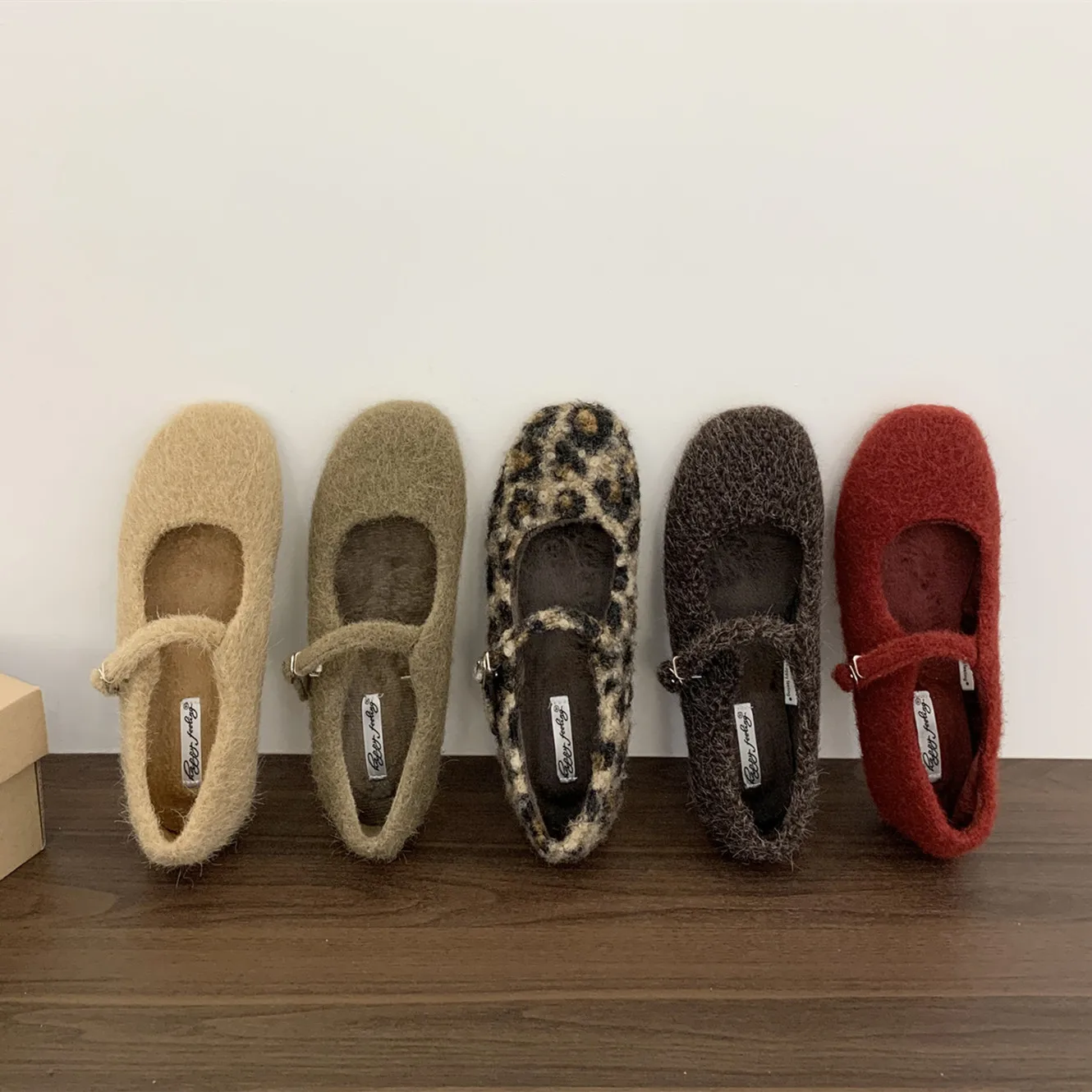 

Bailamos New Women Fur Flat Shoes Fashion Shallow Slip On Mules Shoes Soft Flat Heel Outdoor Slippers Casual Warm Slides Muje