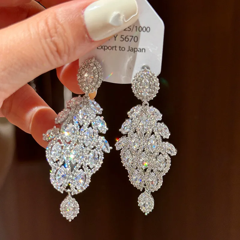

Luxury Elegance New Exquisite Zircon Earrings
