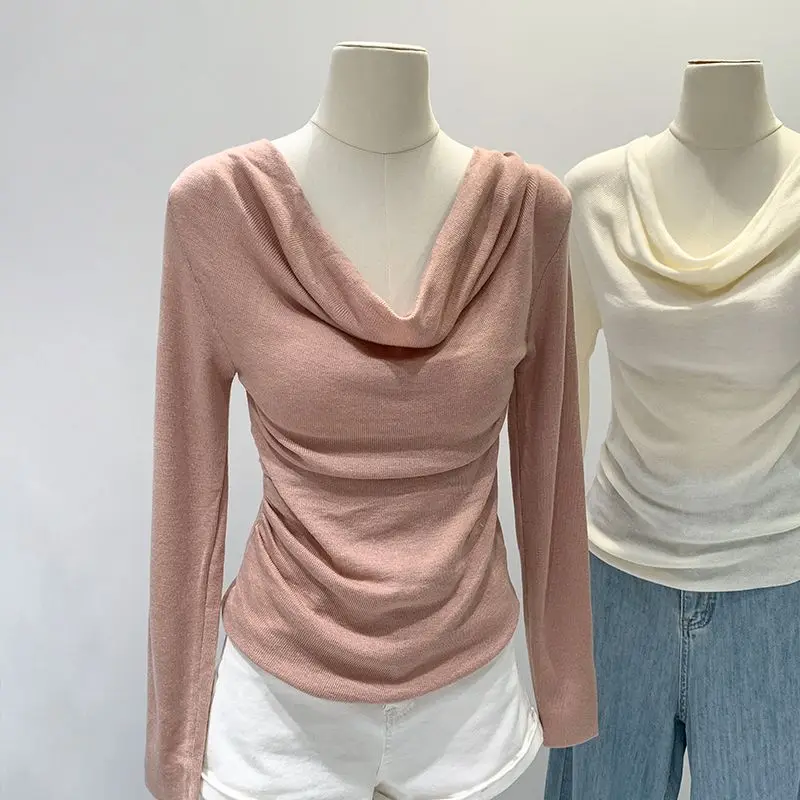 

A New Short Top for Women with a Short Neck with a Shoulder-length Pleated Slim Long Sleeves for Women in Early Autumn