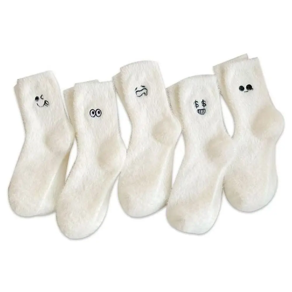 5 pares de calcetines bonitos bordados de piel de visón calcetines dulces de dibujos animados para dormir calcetines de mujer calcetines de felpa suaves para niñas