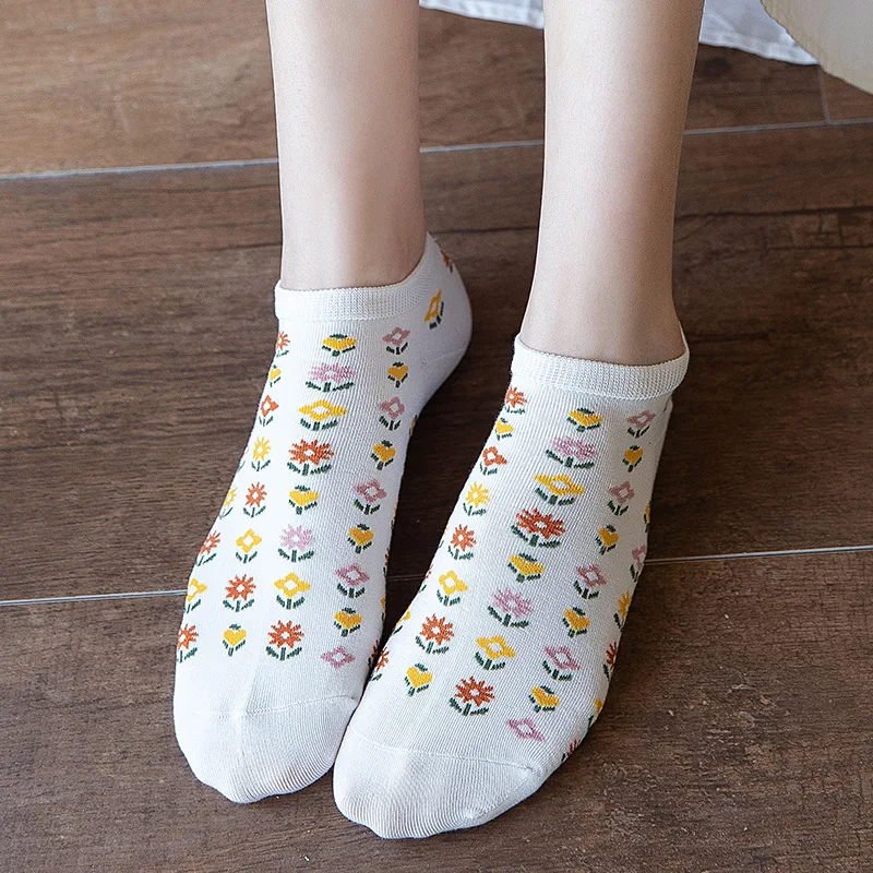 Kaus kaki pendek untuk wanita, 5 pasang/lot katun kasual elegan Vintage krem motif bunga Harajuku baru lucu bahagia Sox pergelangan kaki