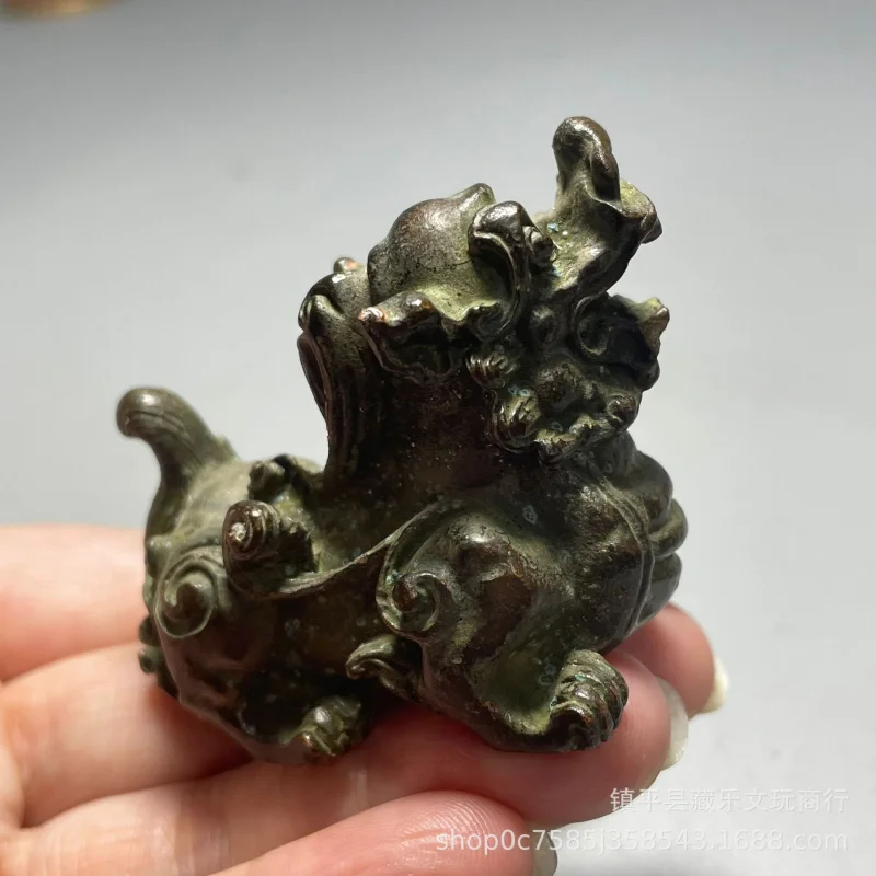 Antique solid Pixiu tea pet, vintage fortune-bringing ornament, copper insect home decoration, stationery supplies, paperweight