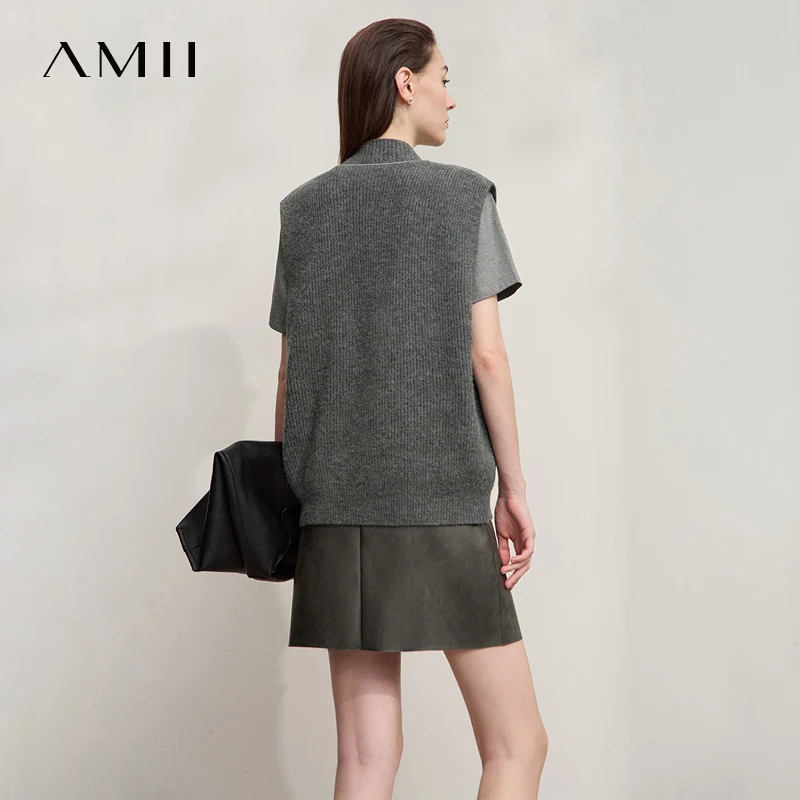 AMII Sleeveless Vest Woman 2025 Autumn Elegant Casual Knitted Tops Female Solid V-neck Loose Versatile Women Clothing 12523160