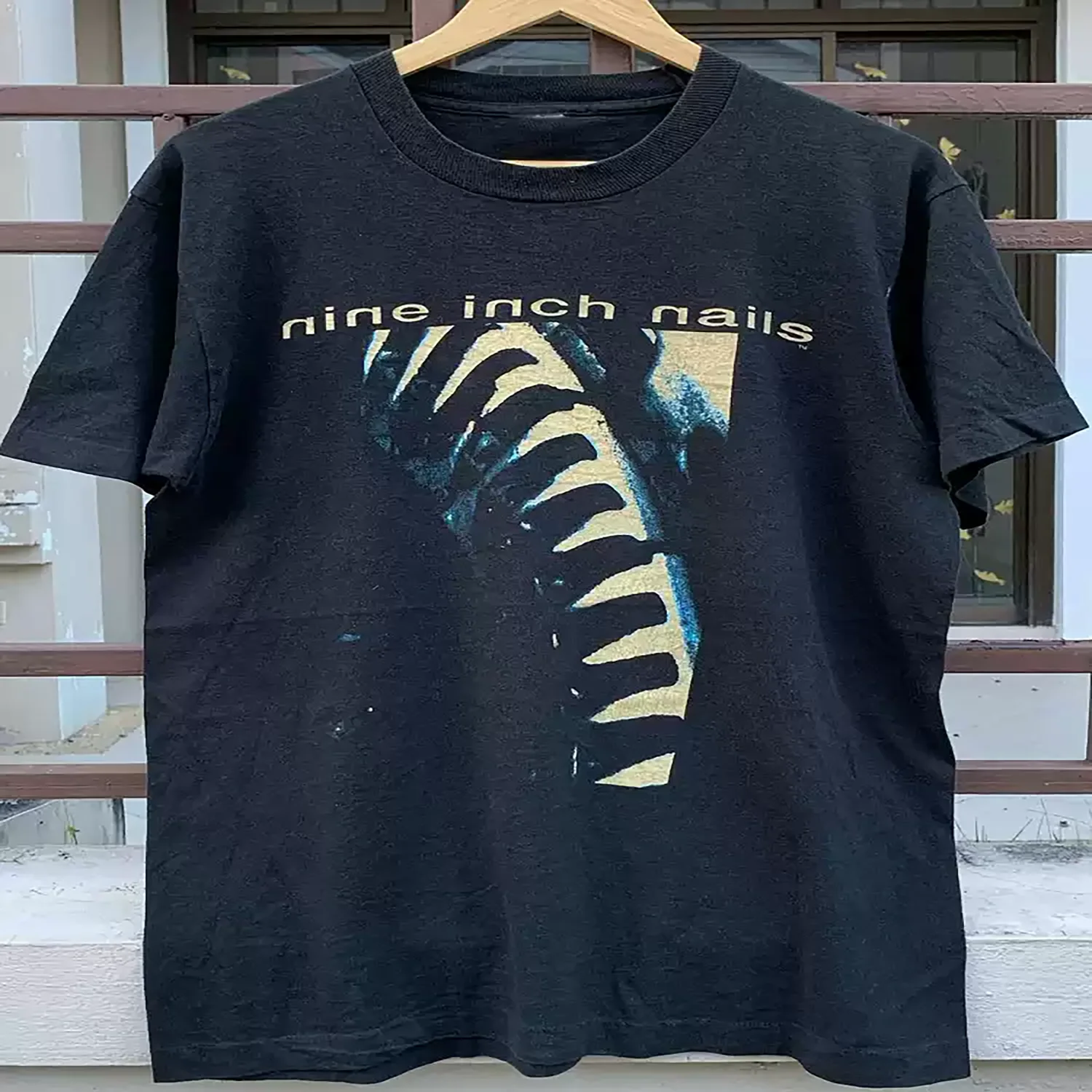 Nine Inch Nails Crew-Neck T-Shirt High-Quality Cotton Rock Chic Hip-Hop Short-Sleeved Unisex Tee for Men And Women.heavyweight cotton, pre shrunk tee, butterysoft, graphic print crew neck、 gift for menwomen, wash resistant print                          .