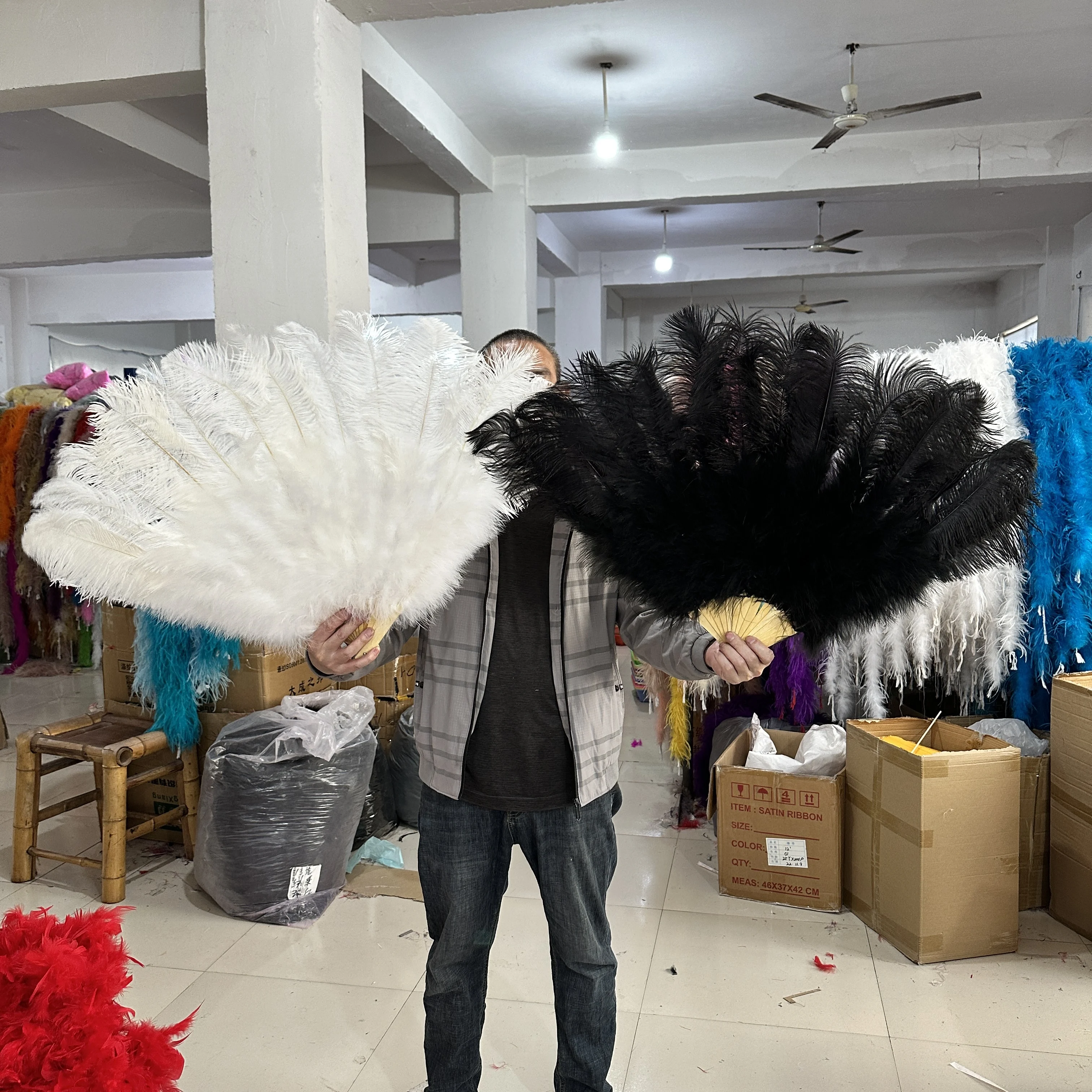 1&2pcs Big White Ostrich Feather Fan Belly Dance Show fans Halloween Party Wedding Stage Props Handheld Fluffy Turkey Plumes Fan