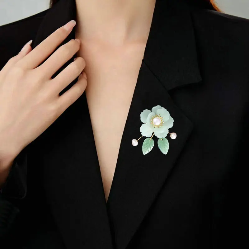 

Retro handcrafted flower brooch, niche and elegant high-end glass jade brooch, ancient-style accessory for women