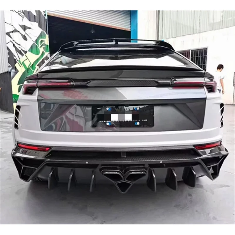 يحتوي قطع غيار السيارات لمجموعة هيكل URUS على غطاء ممتص الصدمات الأمامي والخلفي المحدث من ألياف الكربون المزورة بنمط MSY